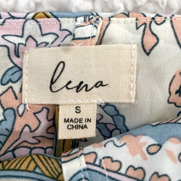 Lena -SKORT. Pastel Paisleys. Like satin material - Picture 5 of 7